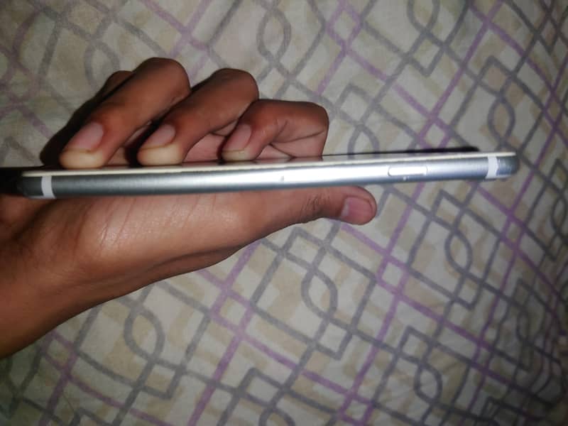 Apple iPhone 7 4