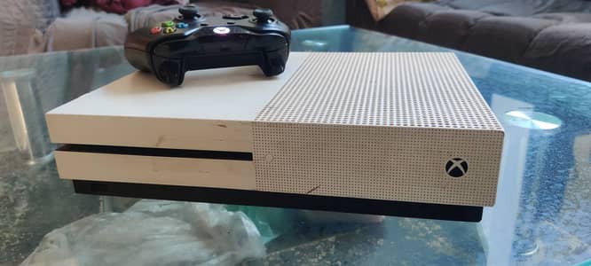 Xbox One S 500GB with Controller & Pre-Installed Games