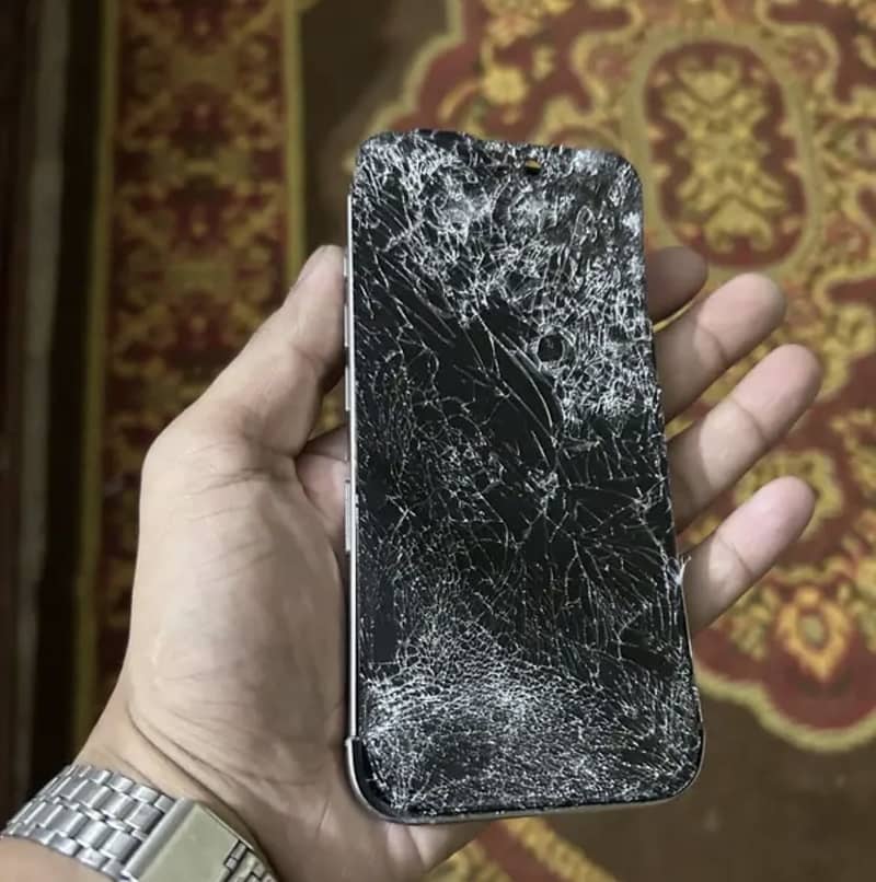 Apple iPhone 15 Pro 3