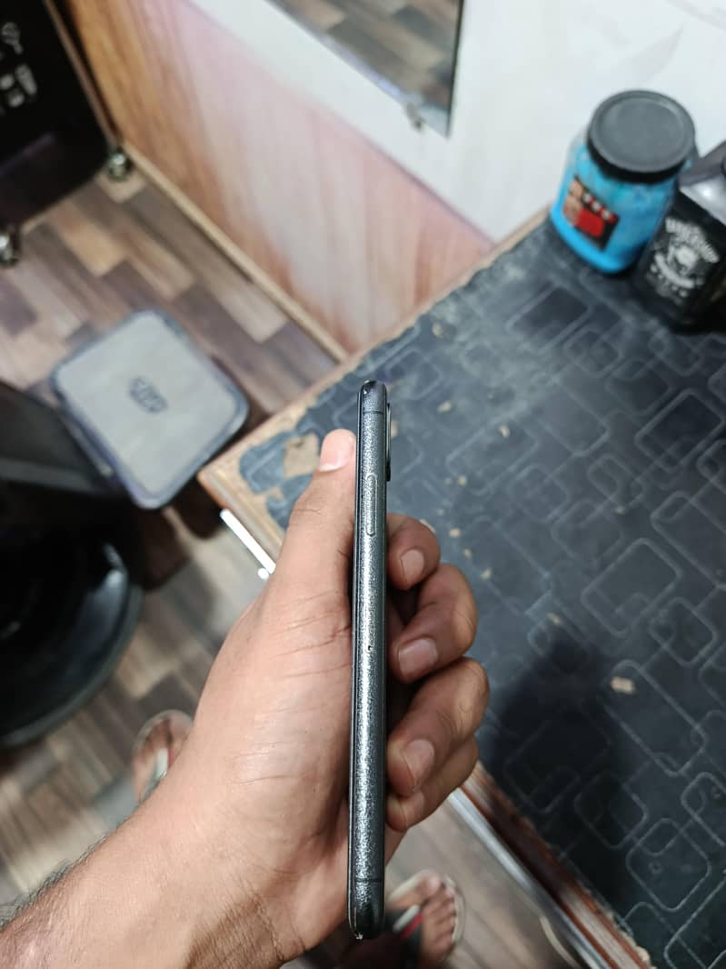 Apple iPhone X 4