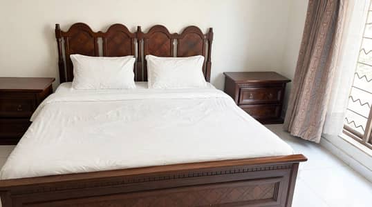 Sheesham Wood Bed + 2 Side Tables - Queen Size