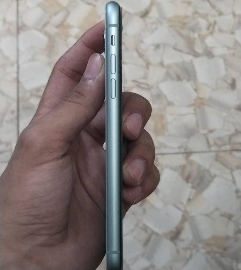 Apple iPhone 11 6
