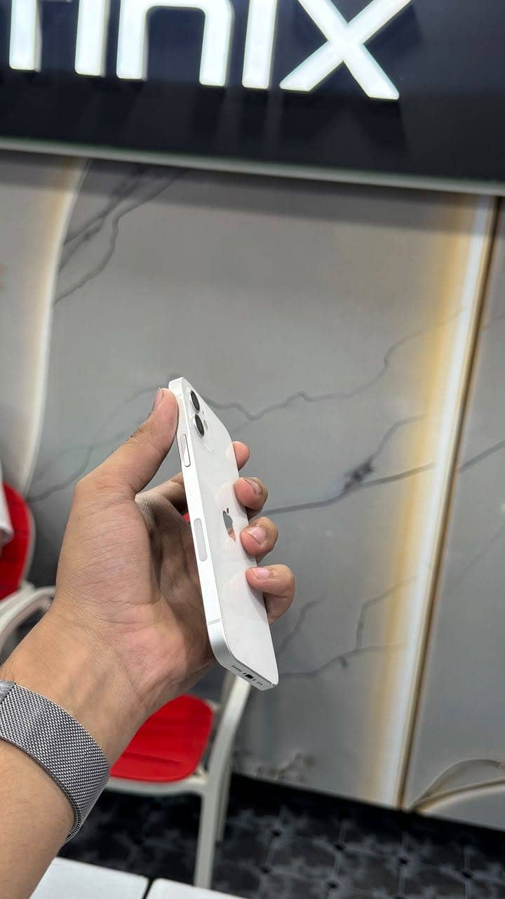 Apple iPhone 12 3