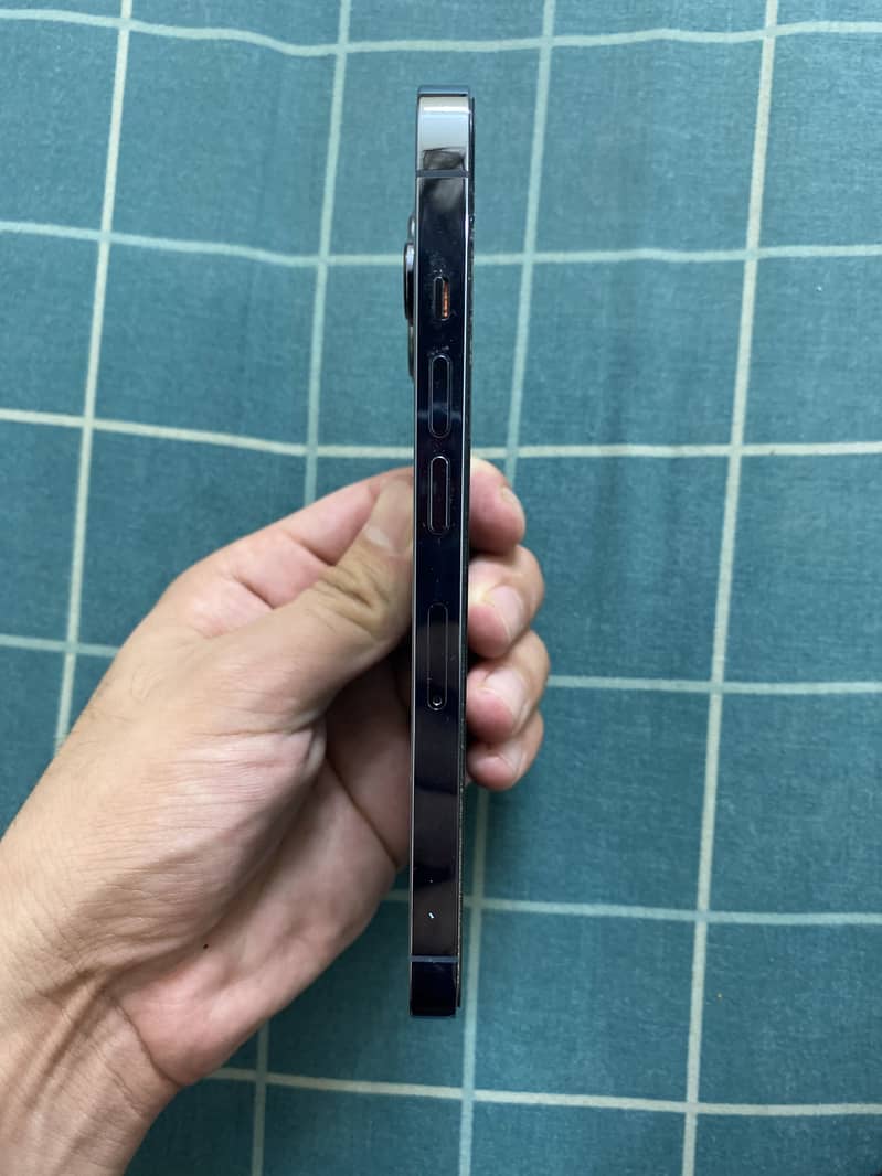 Apple iPhone 13 Pro 2