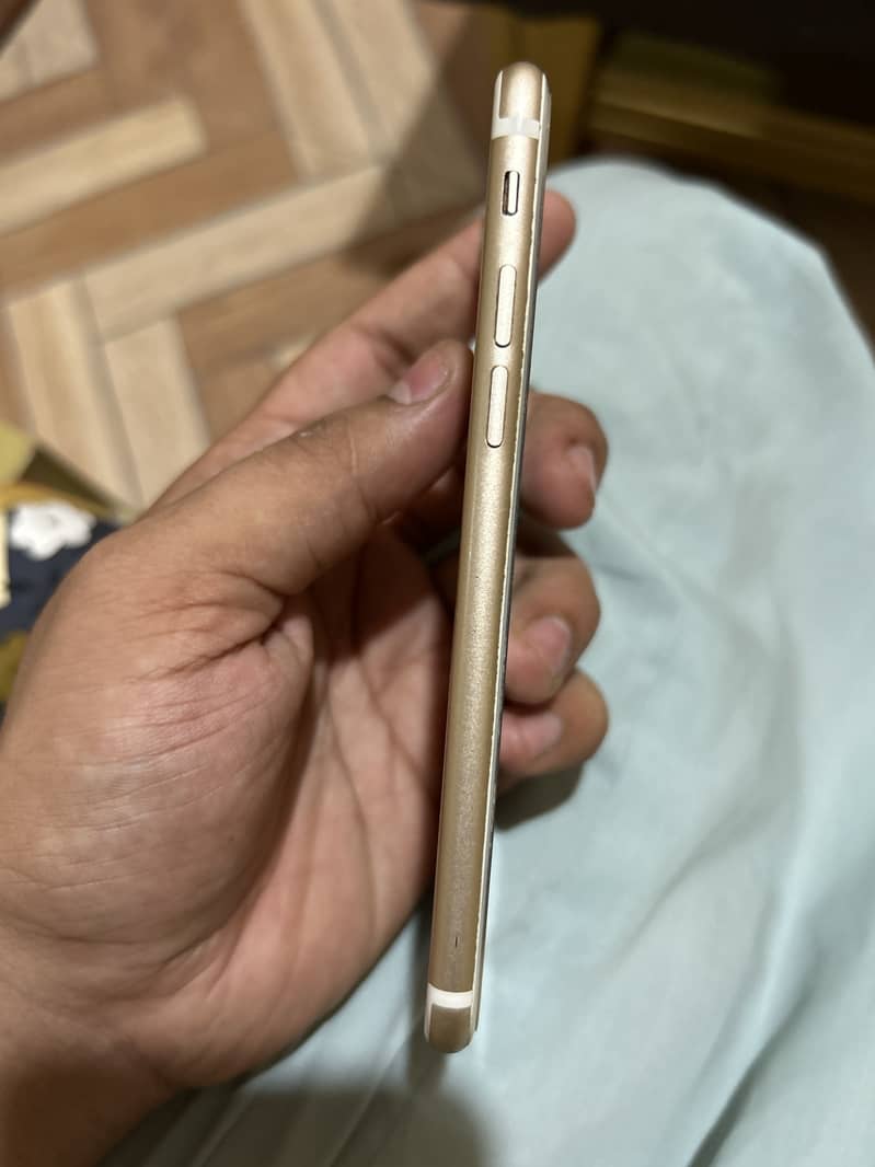 Apple iPhone 7 3