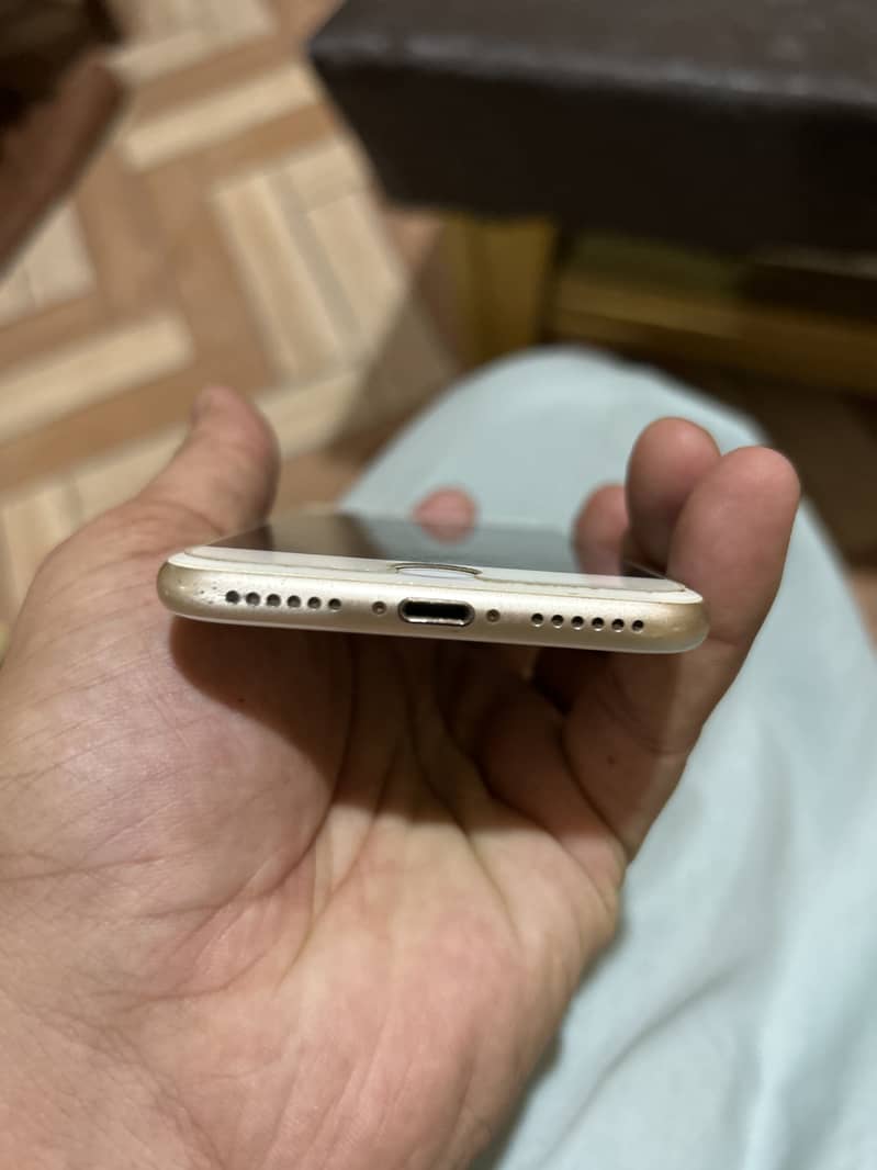 Apple iPhone 7 4