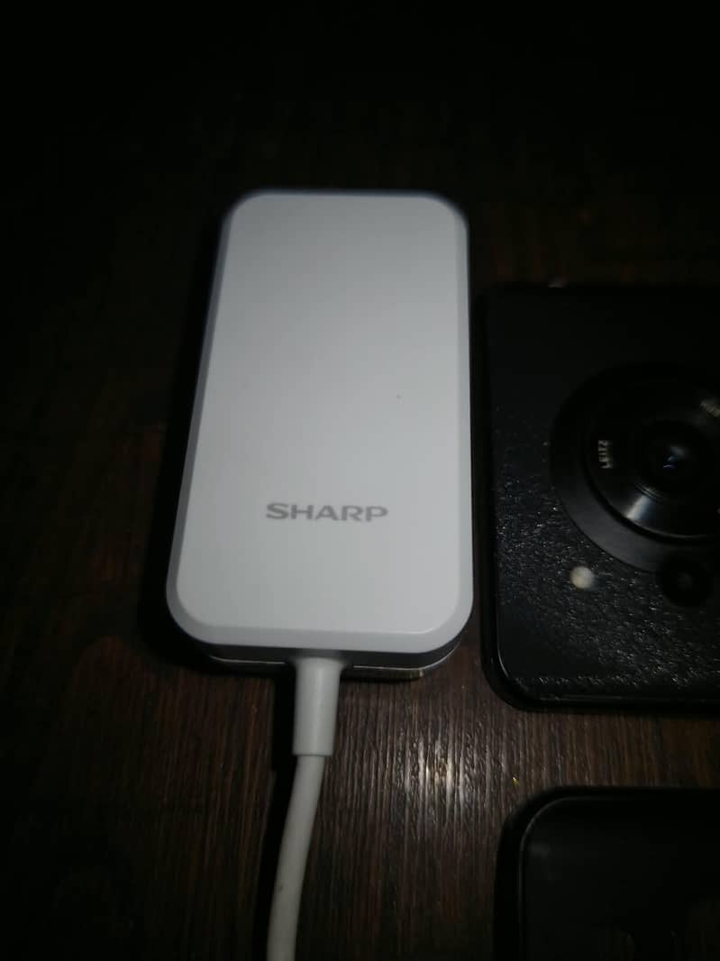 Sharp Aquos R7 1