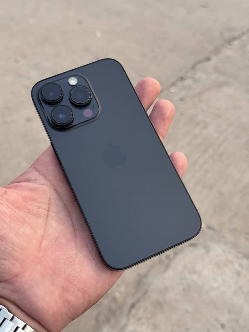 Apple iPhone 14 Pro 1