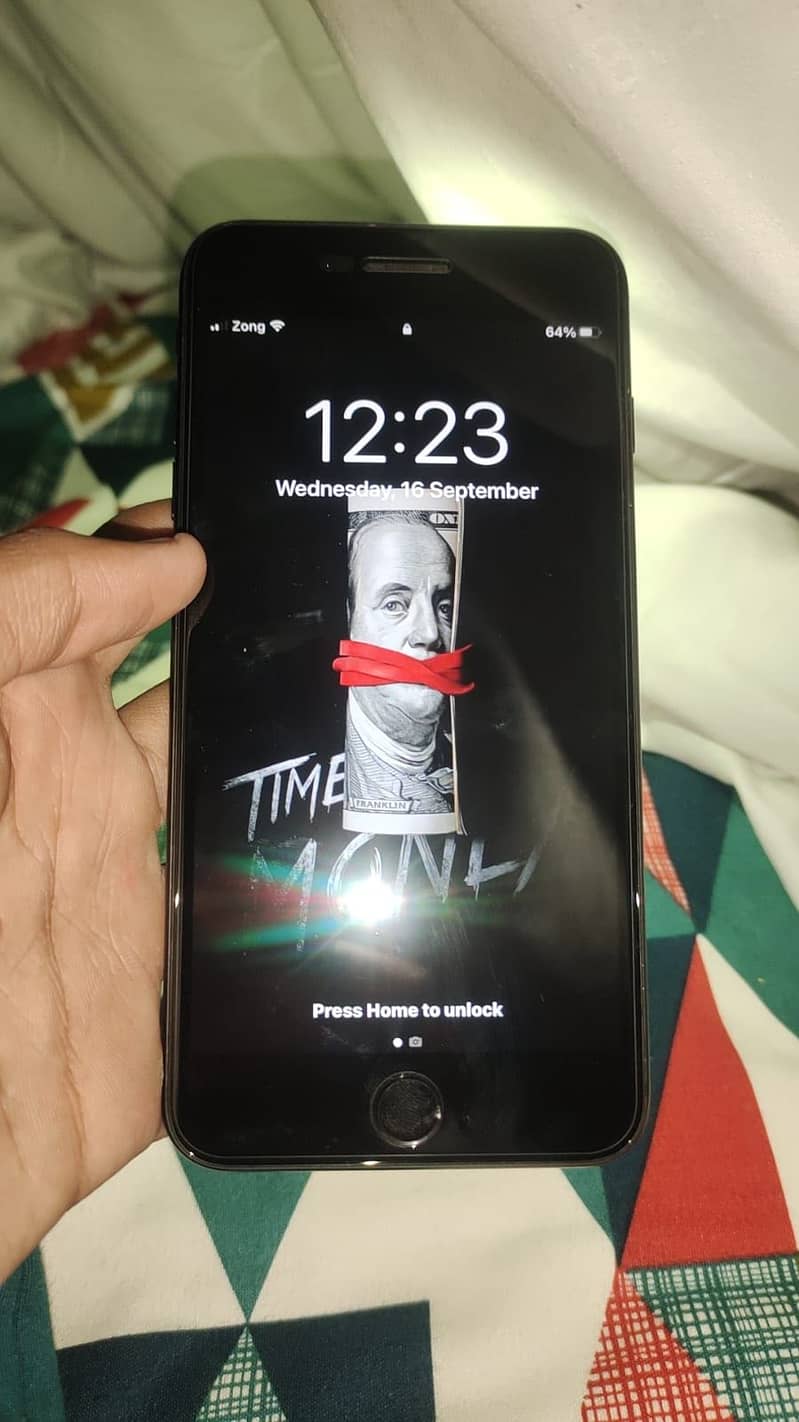 Apple iPhone 7 Plus 5