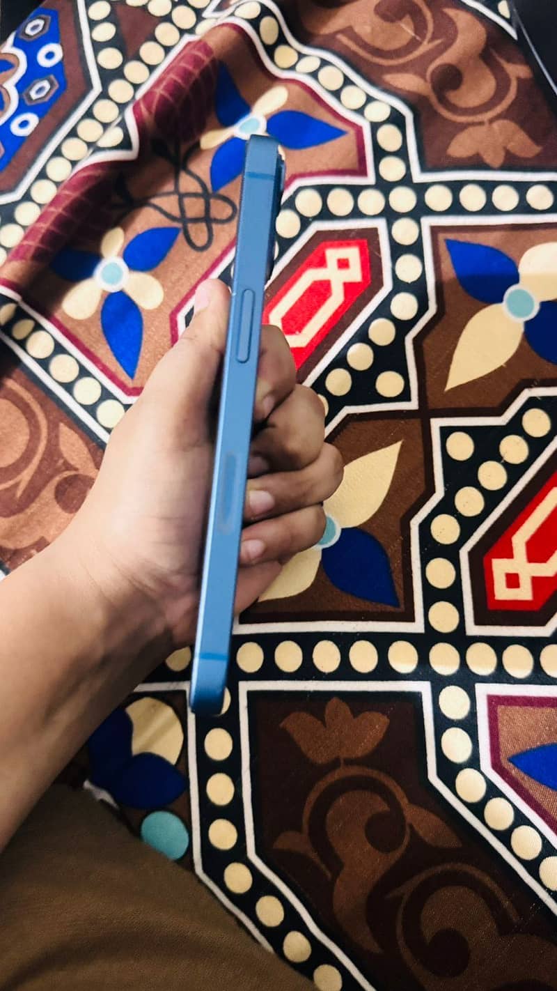 Apple iPhone 13 1