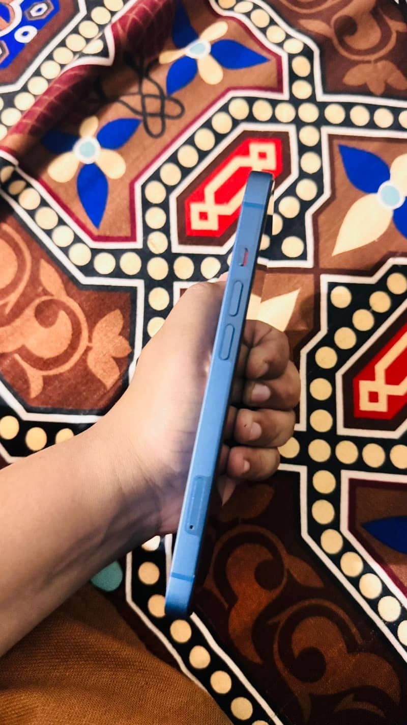 Apple iPhone 13 3