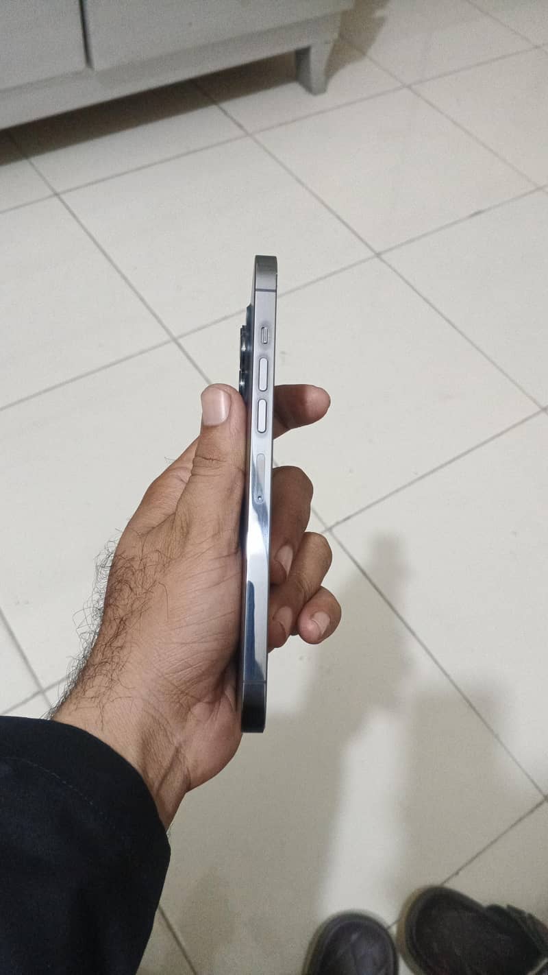 Apple iPhone 13 Pro Max 4