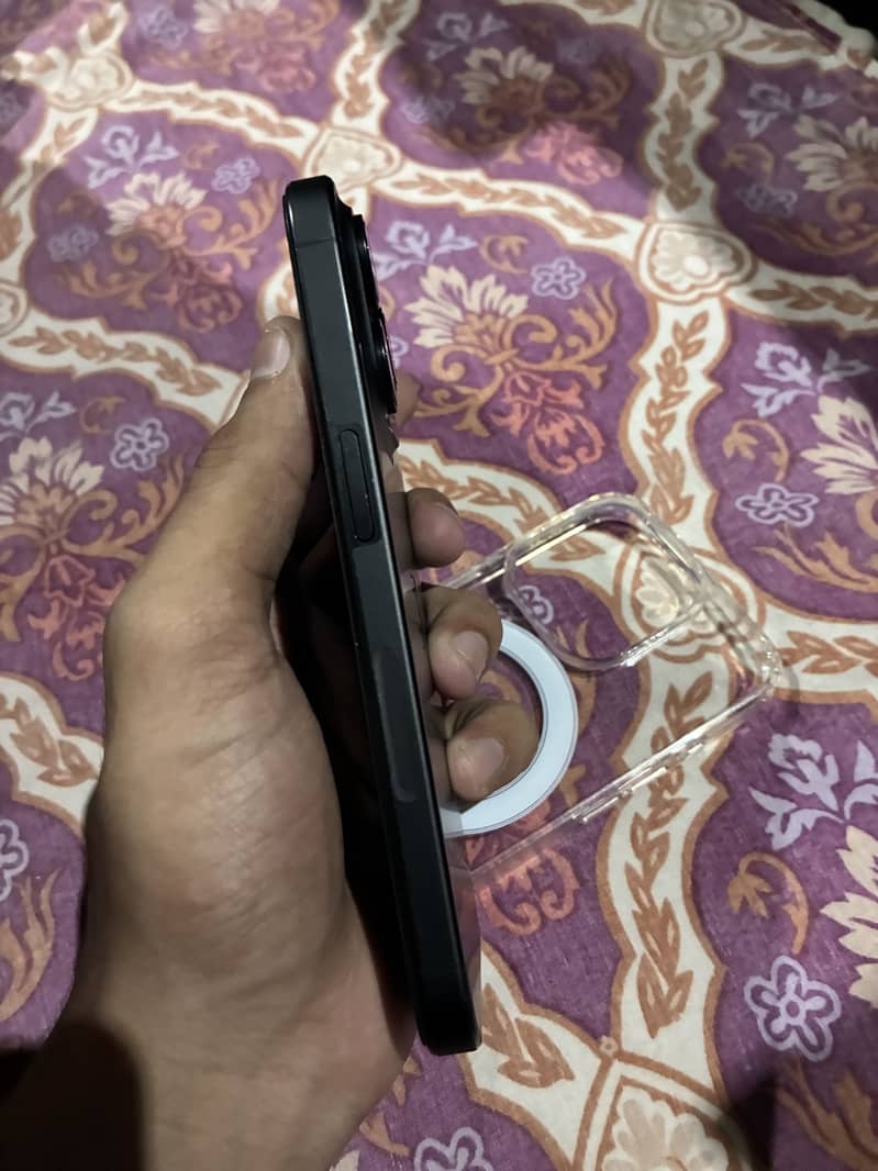 Apple iPhone 15 Pro 2