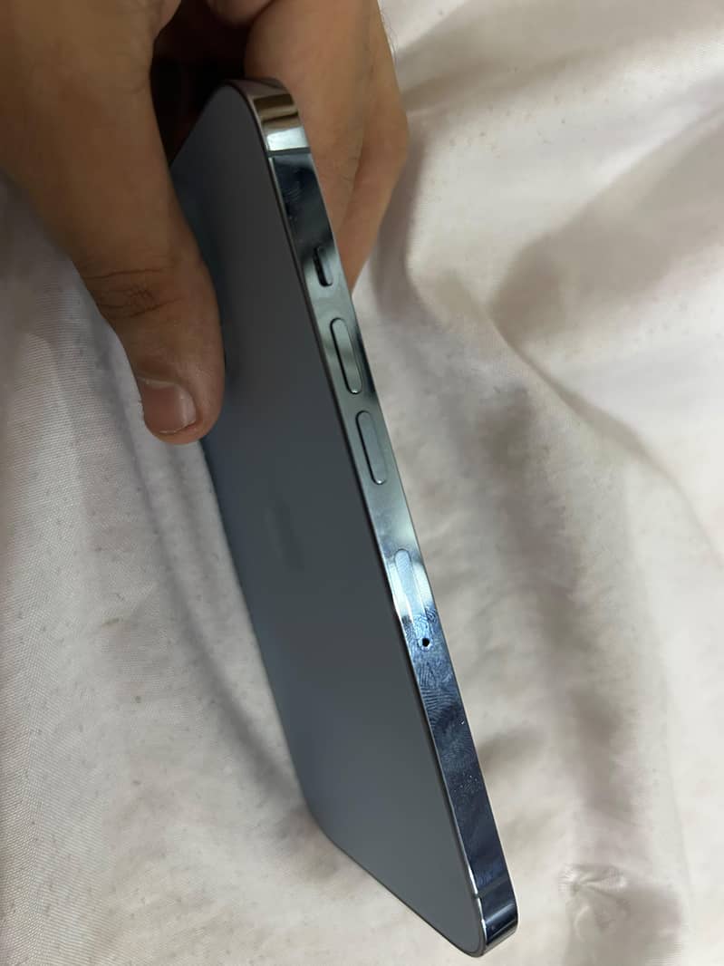 Apple iPhone 13 Pro 4