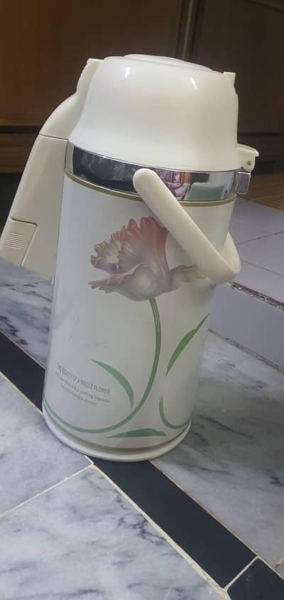 TEA AND WATER THERMOS PUSH AND PUMP