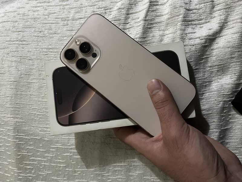 Apple iPhone 16 Pro Max 0