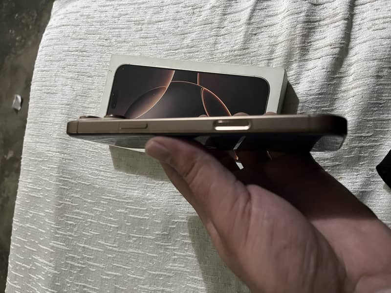 Apple iPhone 16 Pro Max 1