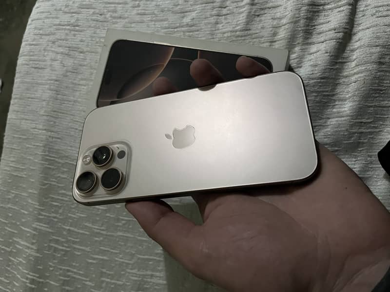 Apple iPhone 16 Pro Max 2