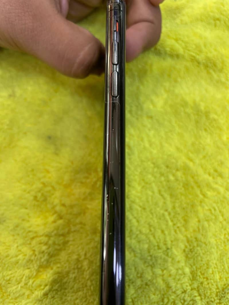 Apple iPhone XS 1
