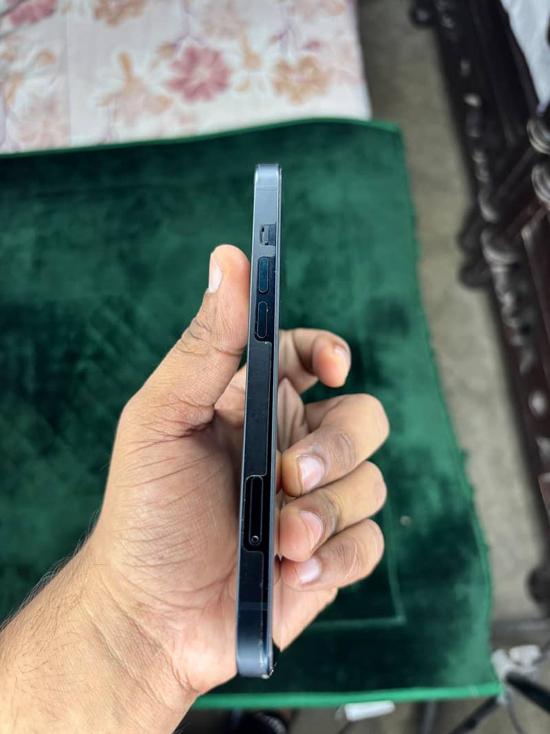 Apple iPhone 13 4