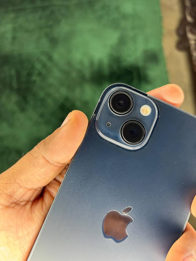 Apple iPhone 13 5