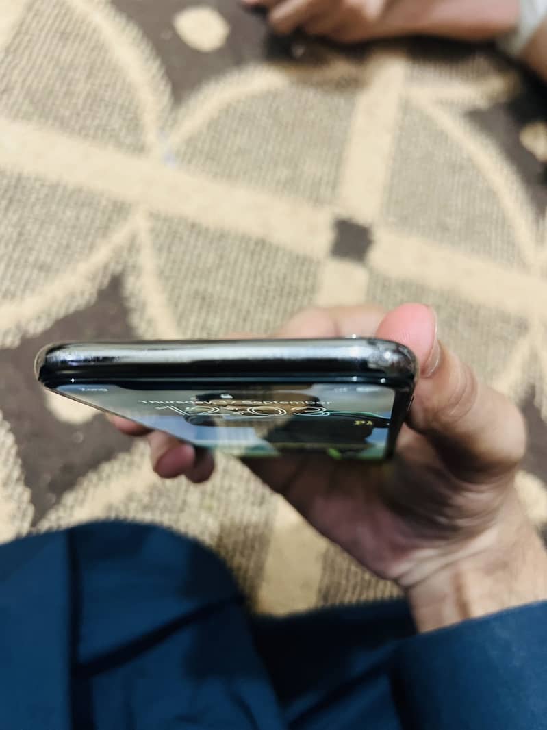 Apple iPhone X 4