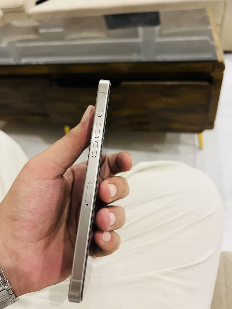 Apple iPhone 15 Pro Max 3