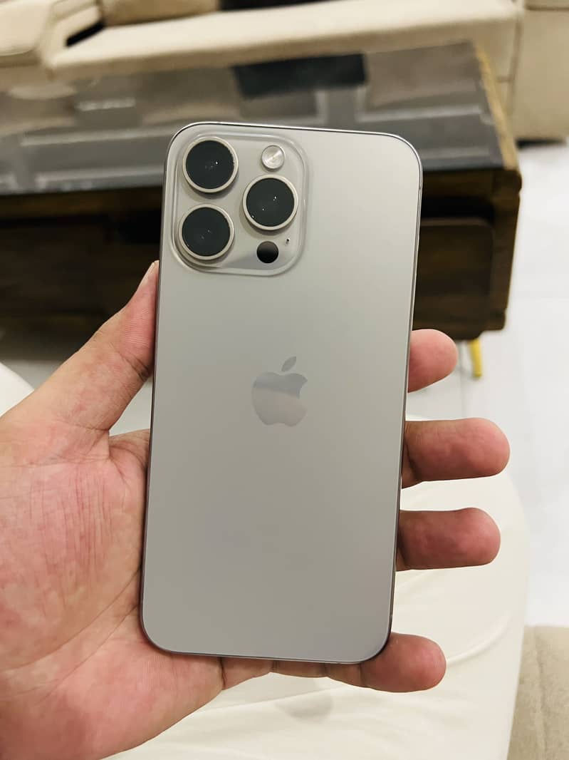 Apple iPhone 15 Pro Max 4