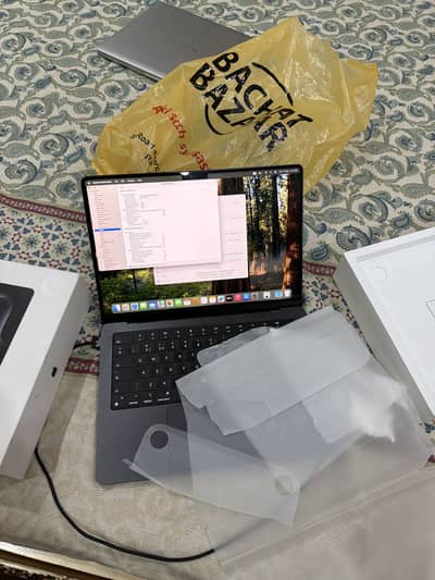 Macbook m4 pro 16/512gb 10 core 8 cycles only uk model