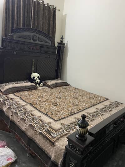 Bed set with side tabels and dressing