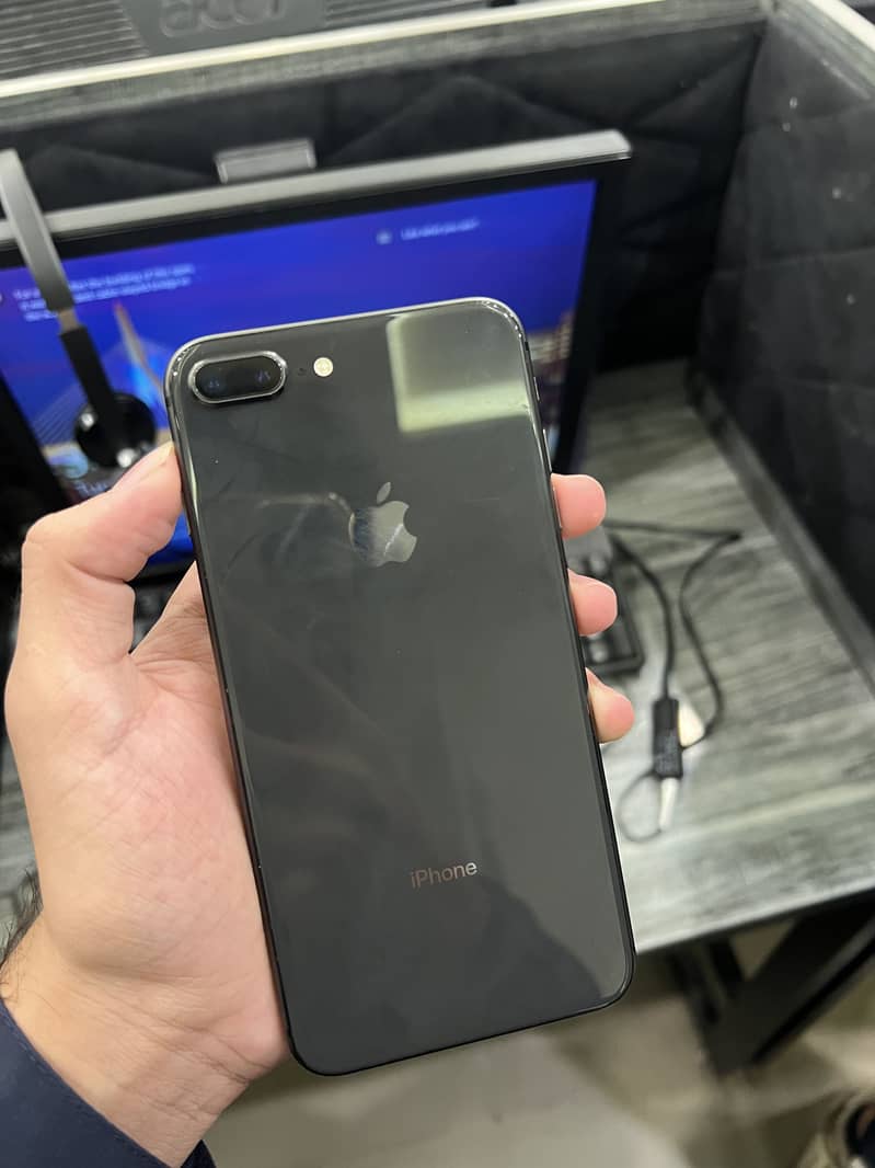 Apple iPhone 8 Plus 0