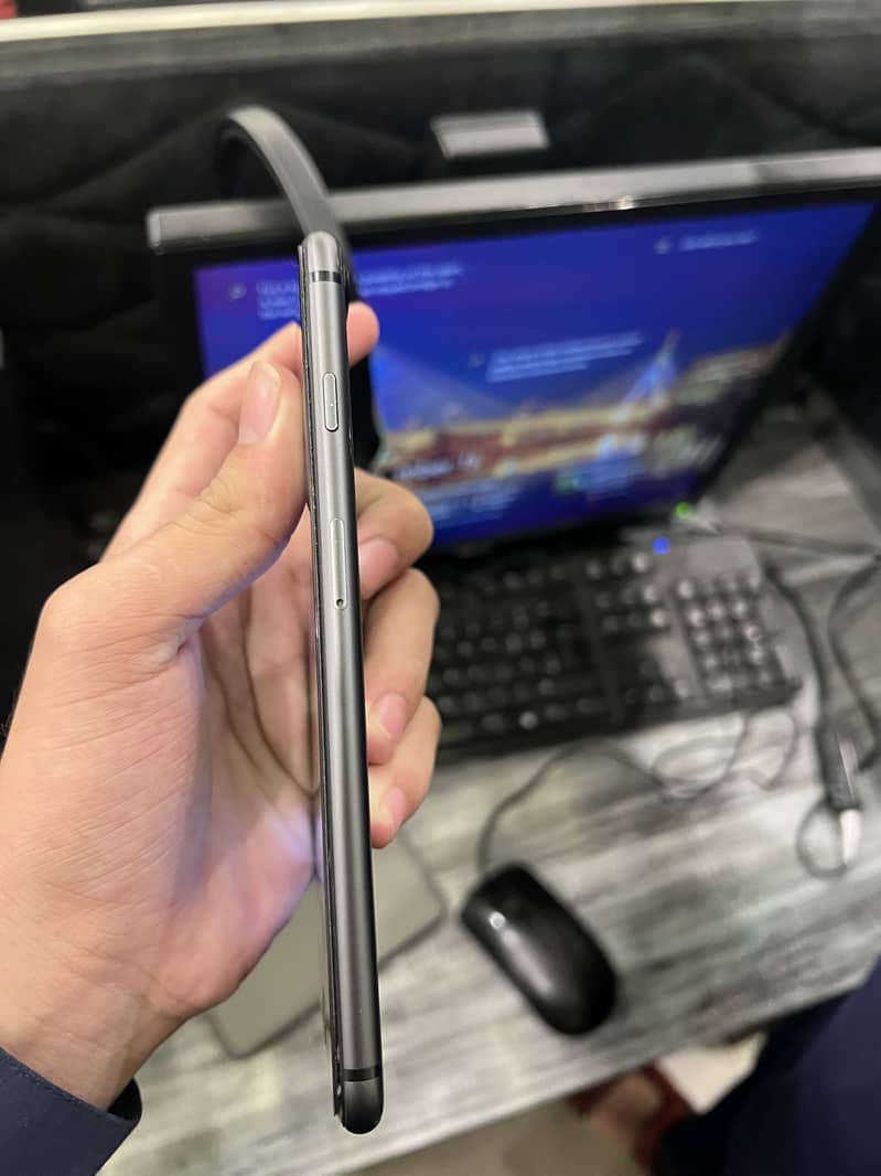 Apple iPhone 8 Plus 3