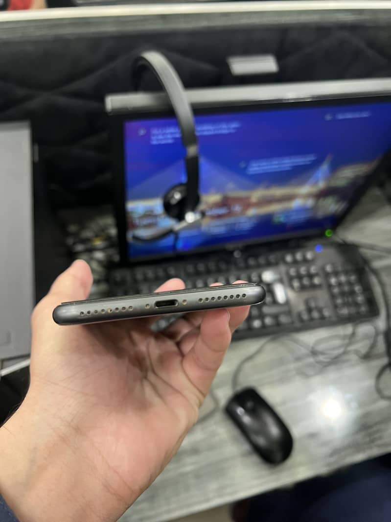 Apple iPhone 8 Plus 6