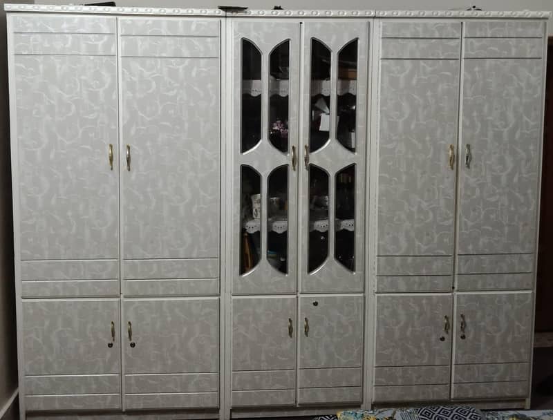 Almari/Wardrobe 0