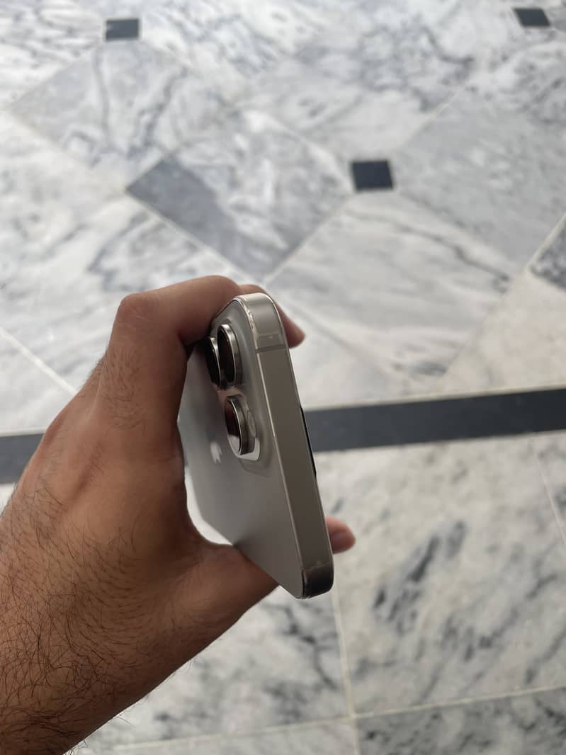 Apple iPhone 15 Pro Max 5