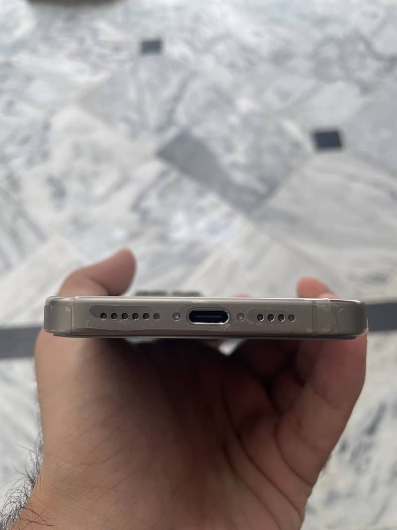 Apple iPhone 15 Pro Max 7