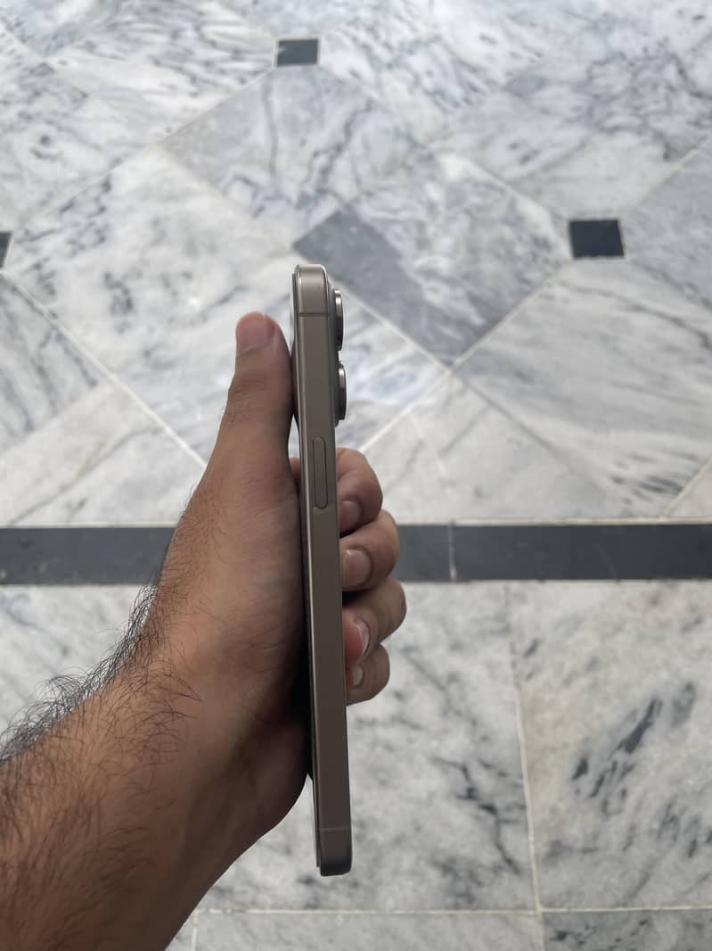 Apple iPhone 15 Pro Max 8