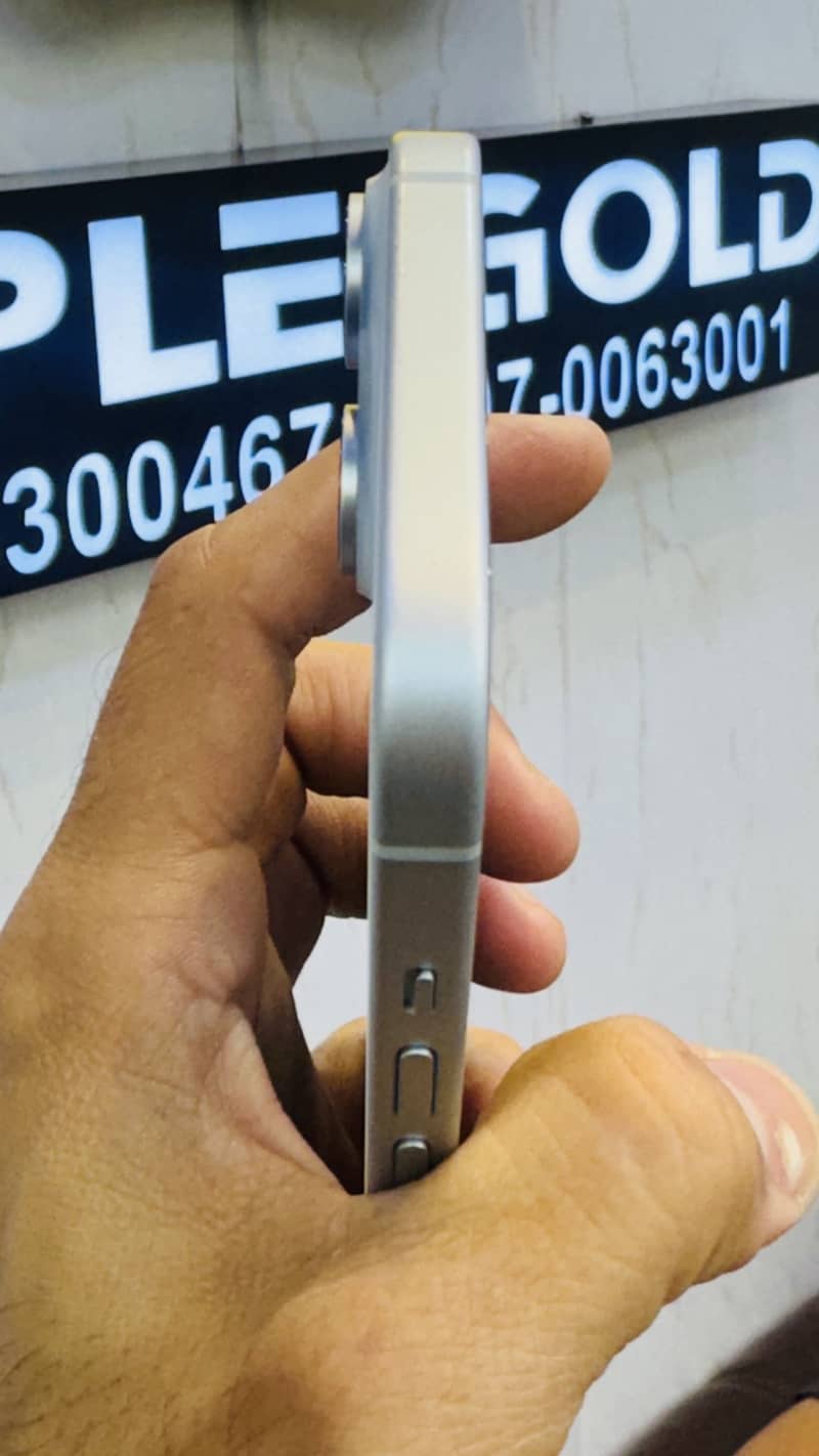 Apple iPhone 15 5