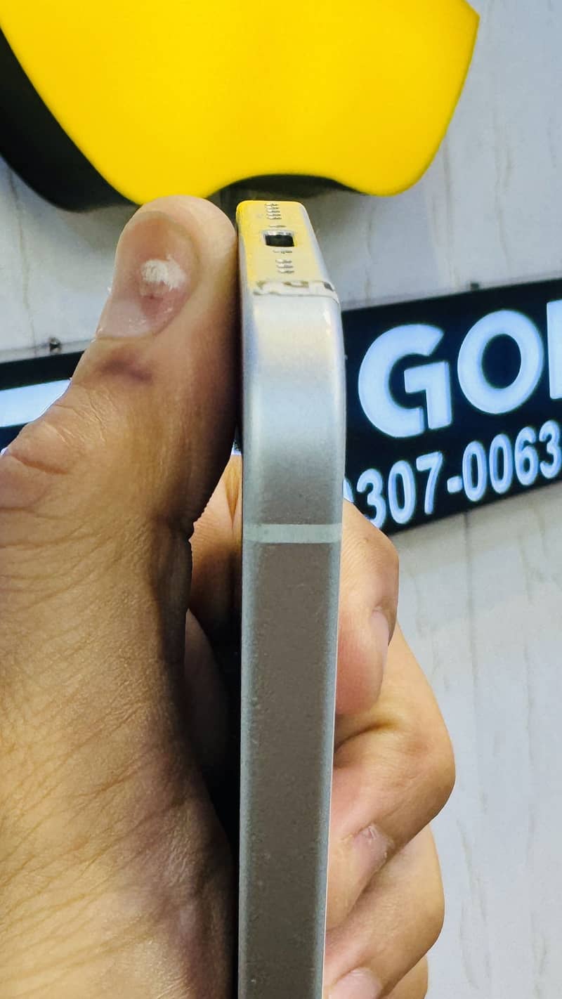 Apple iPhone 15 6