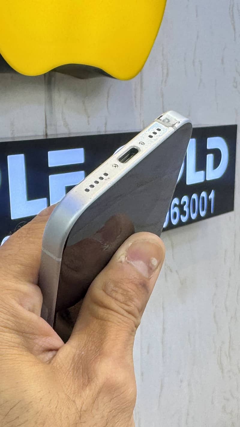 Apple iPhone 15 8