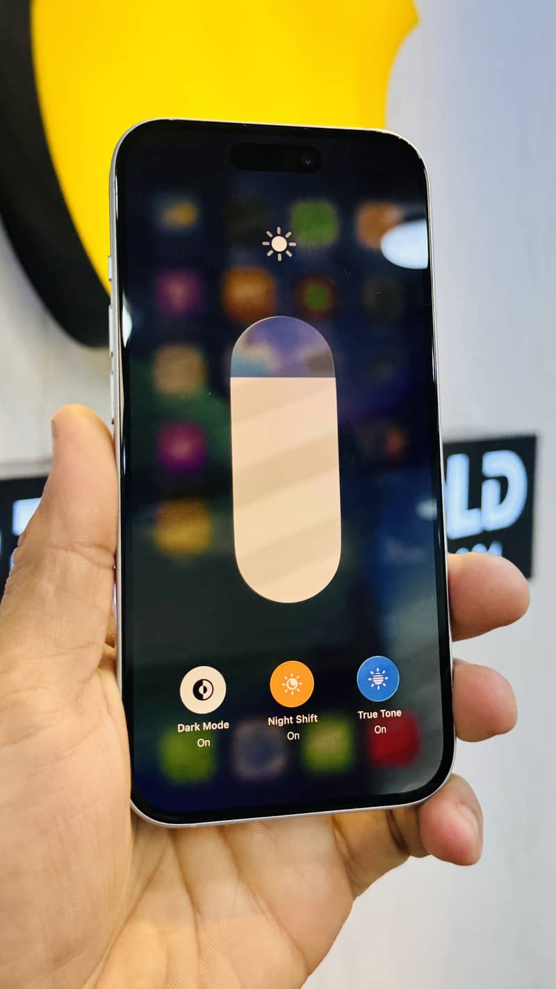 Apple iPhone 15 9