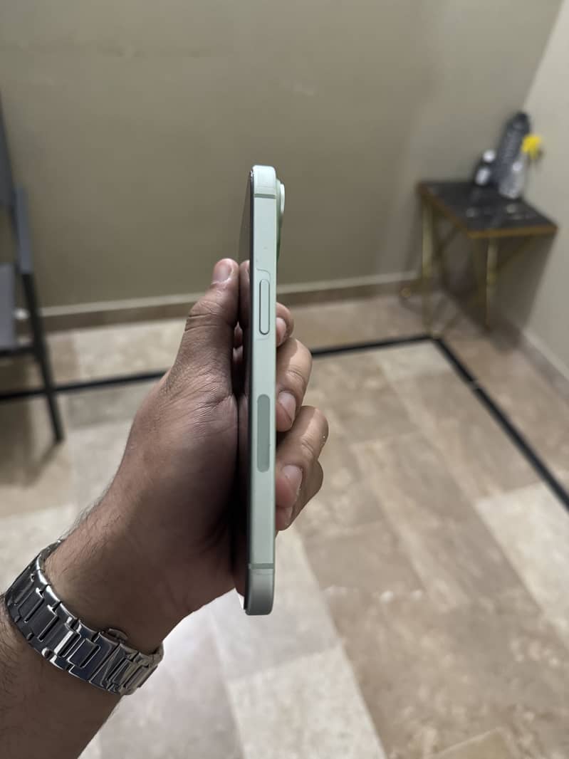 Apple iPhone 15 2