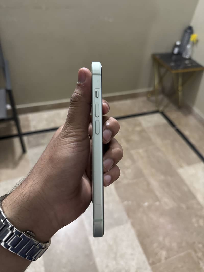 Apple iPhone 15 3