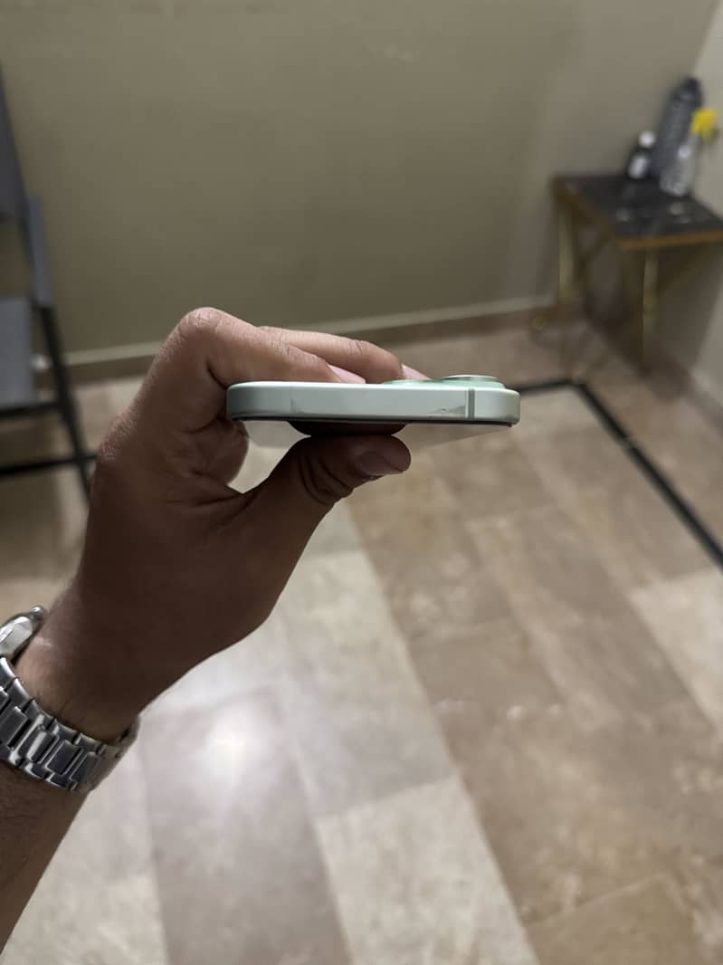 Apple iPhone 15 5