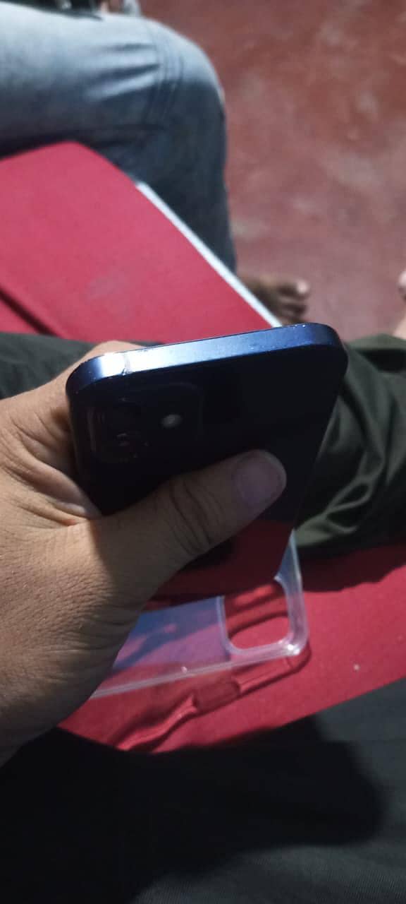 Apple iPhone 12 4
