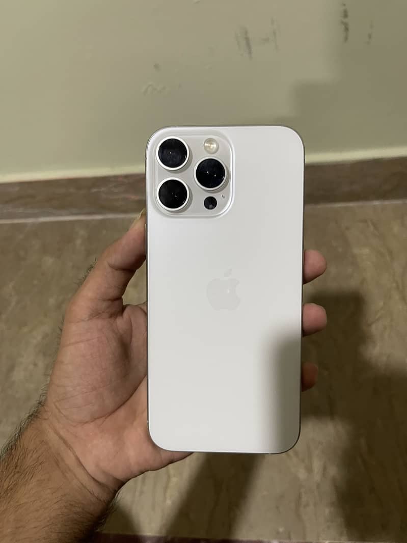 Apple iPhone 16 Pro Max 0