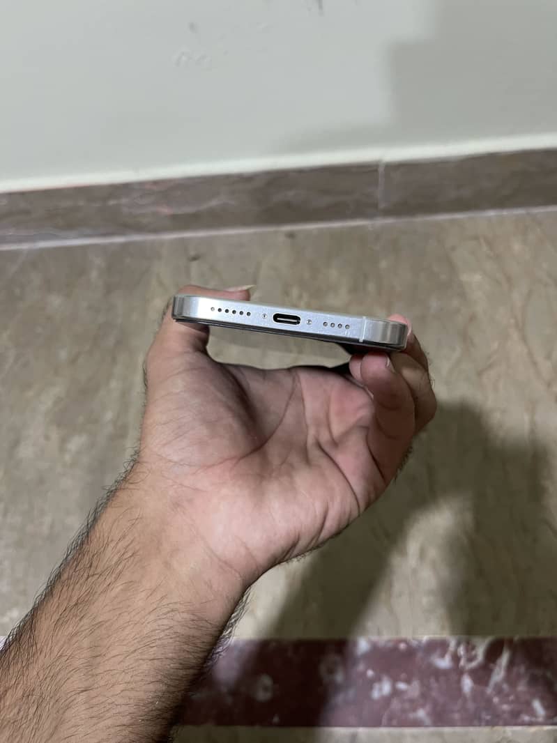 Apple iPhone 16 Pro Max 2