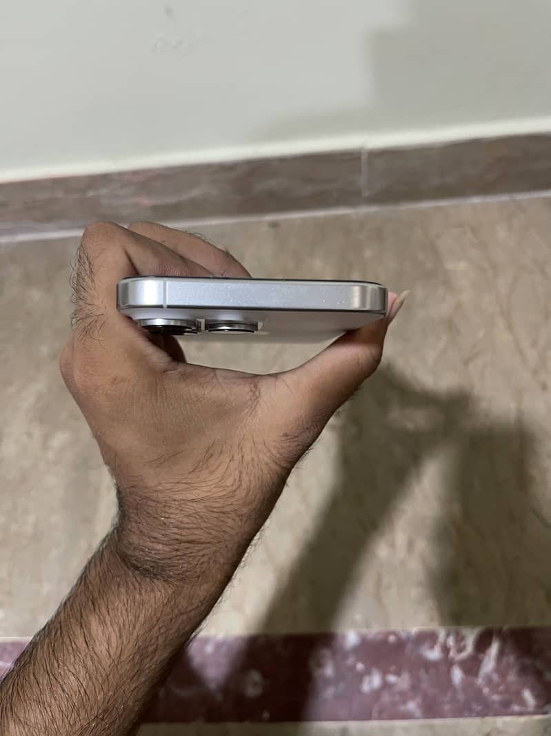 Apple iPhone 16 Pro Max 3