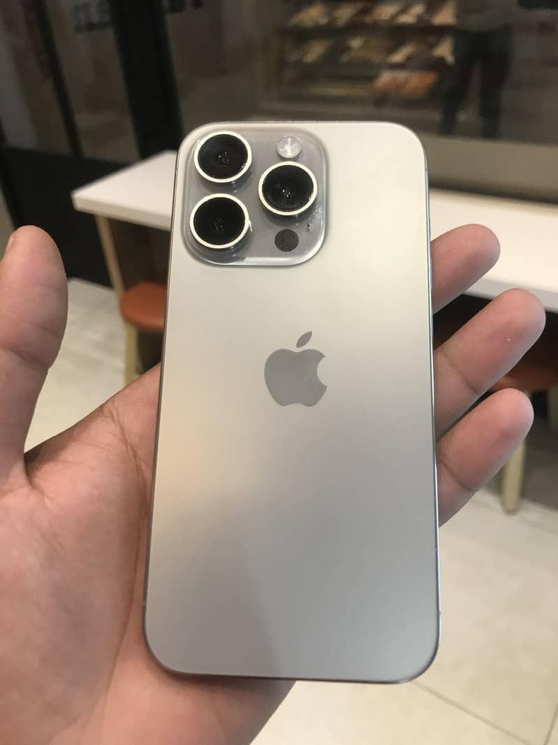 Apple iPhone 15 Pro 2