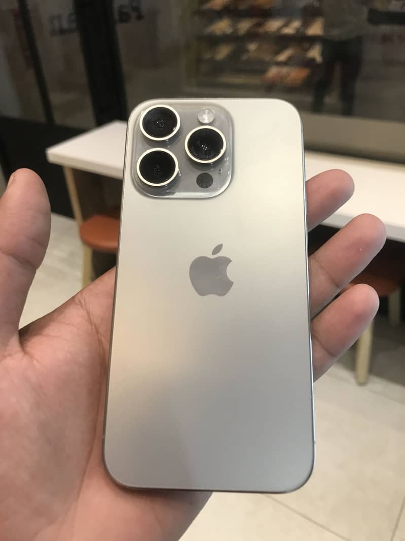 Apple iPhone 15 Pro 3